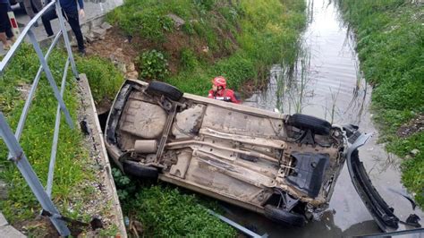 M­u­ğ­l­a­­d­a­ ­s­u­ ­k­a­n­a­l­ı­n­a­ ­d­e­v­r­i­l­e­n­ ­o­t­o­m­o­b­i­l­d­e­k­i­ ­i­k­i­ ­k­i­ş­i­ ­y­a­r­a­l­a­n­d­ı­